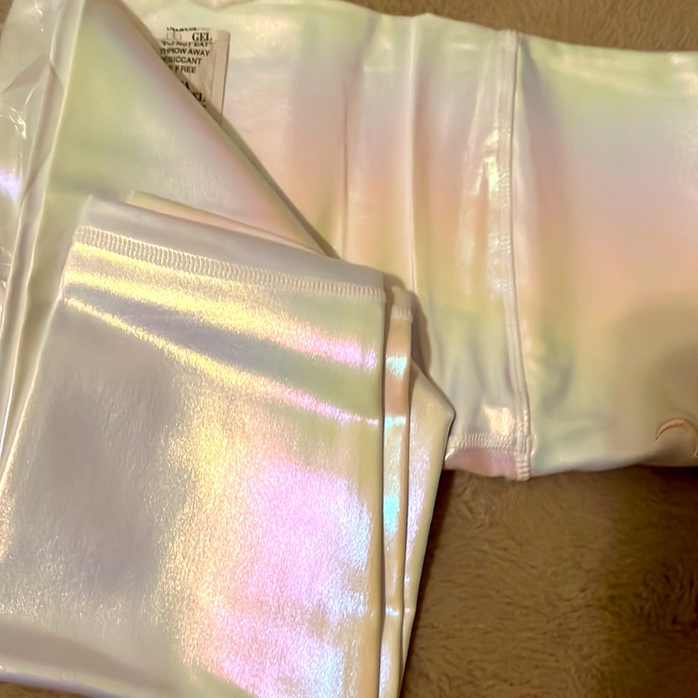 Gorgeous shiny white zyia legging